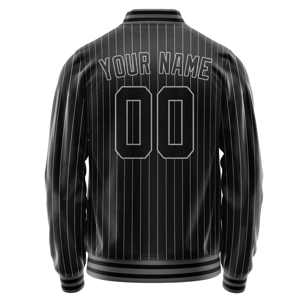 Weiße Fußballtrikots, Trikot Toronto Raptors und Trapstar Winterjacke: Sportliche und modische Highlights