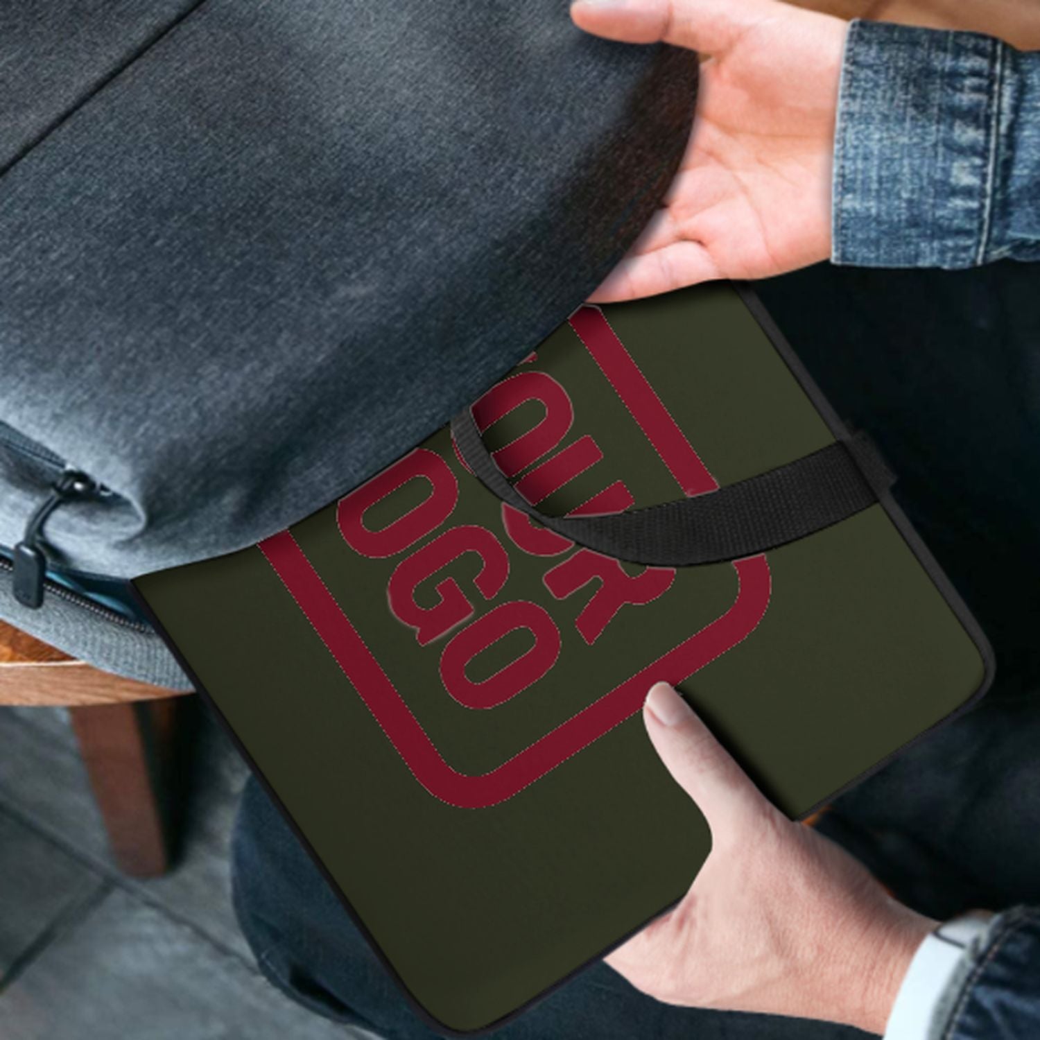Maßgeschneidertes Dunkles Oliv Crimson Red Laptop Tasche
