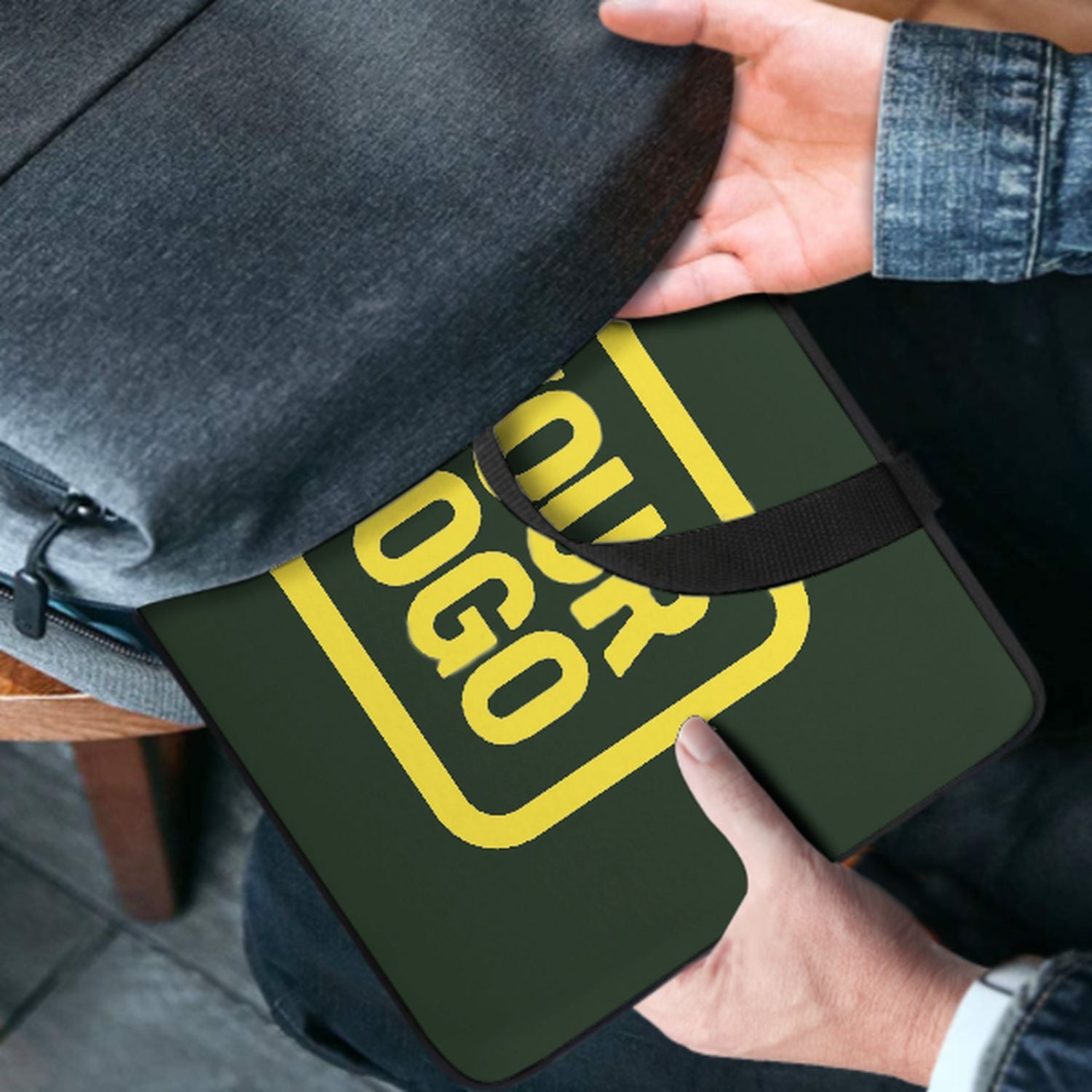 Maßgeschneidertes Tannengrün Light Yellow Laptop Tasche