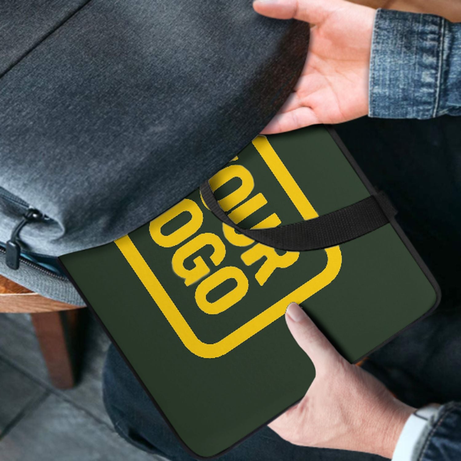 Maßgeschneidertes Tannengrün Gold Laptop Tasche