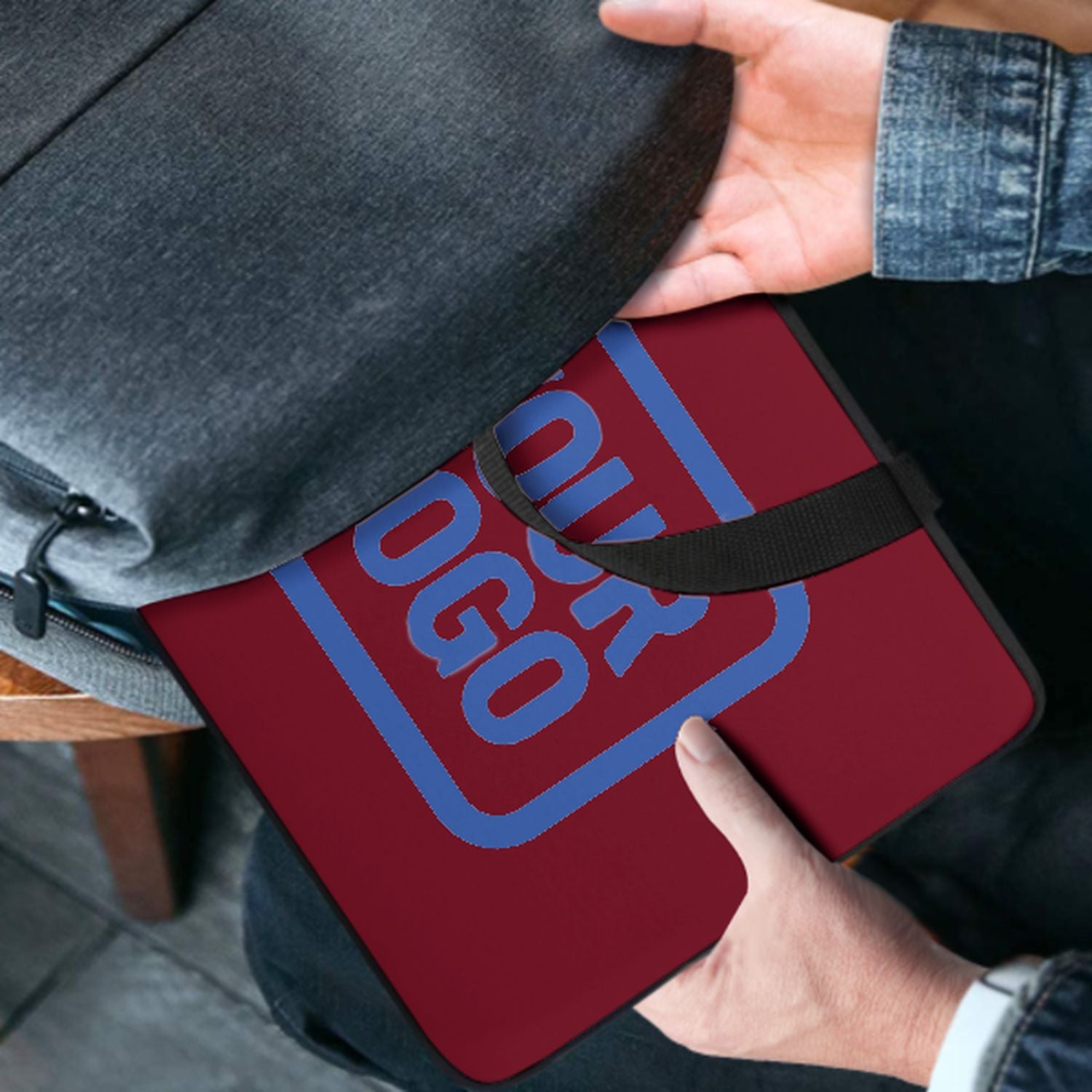 Maßgeschneidertes Karmesinrot Sky Blue Laptop Tasche